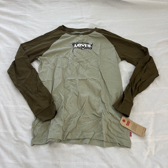 Levi's Other - Levis long sleeve top